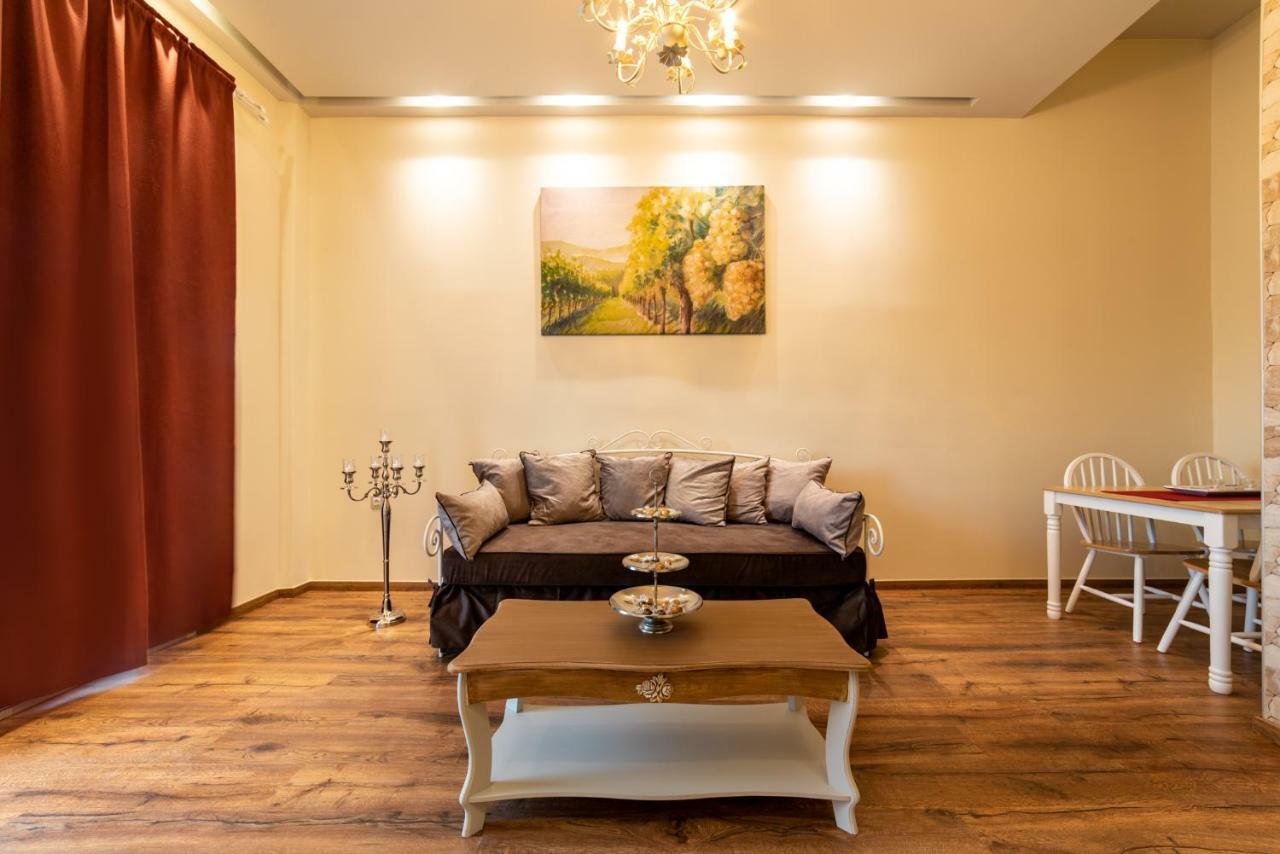 פוטוס Oinoelia Luxury Suites & Residence מראה חיצוני תמונה