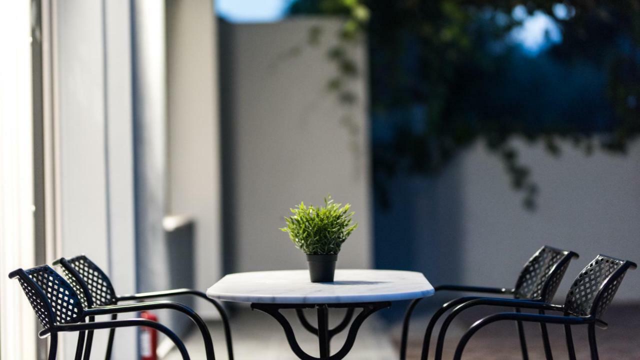 פוטוס Oinoelia Luxury Suites & Residence מראה חיצוני תמונה
