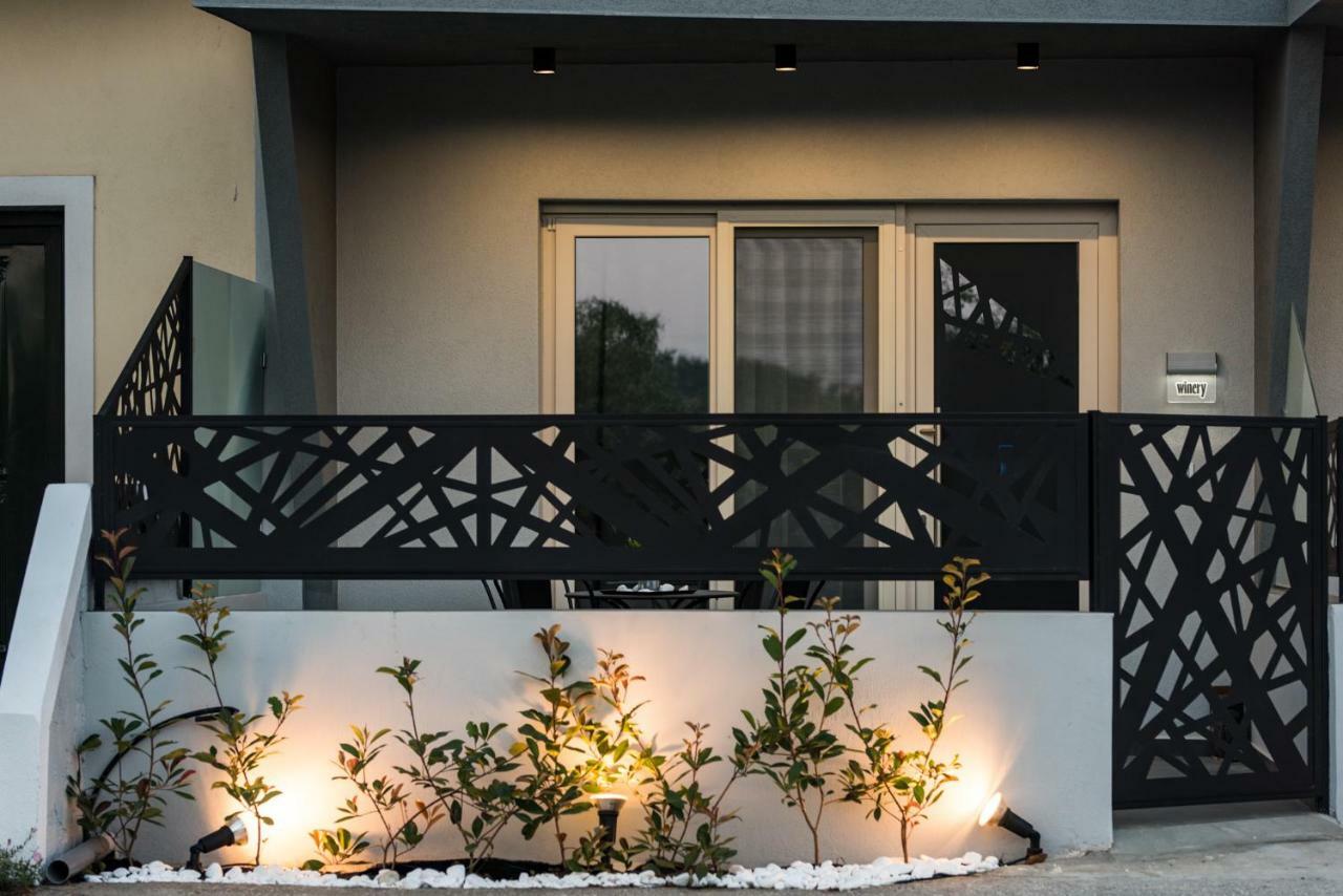 פוטוס Oinoelia Luxury Suites & Residence מראה חיצוני תמונה