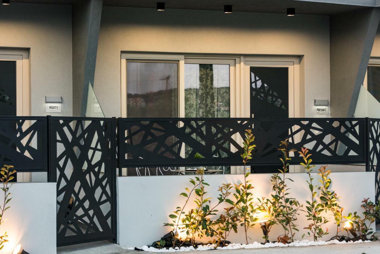 פוטוס Oinoelia Luxury Suites & Residence מראה חיצוני תמונה