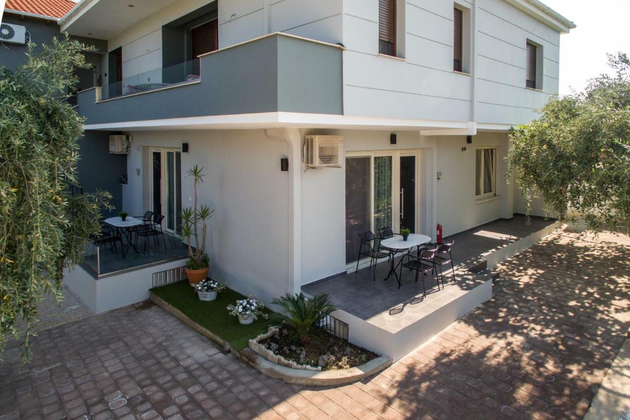 פוטוס Oinoelia Luxury Suites & Residence מראה חיצוני תמונה