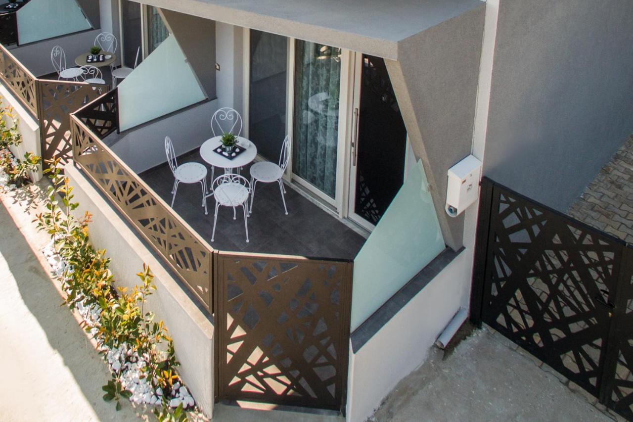 פוטוס Oinoelia Luxury Suites & Residence מראה חיצוני תמונה